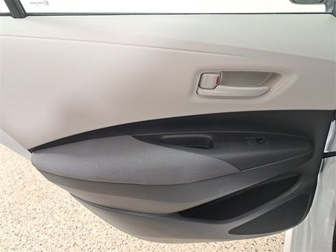 Used 2025 Toyota Corolla LE image 14