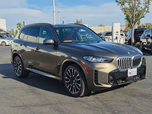 Used 2024 BMW X5 xDrive40i w/ M Sport Package AWD/4WD image 4