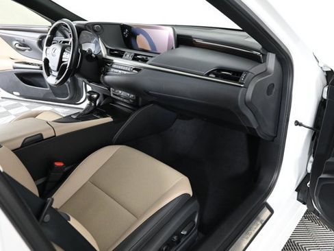 Used 2019 Lexus ES 300h image 11
