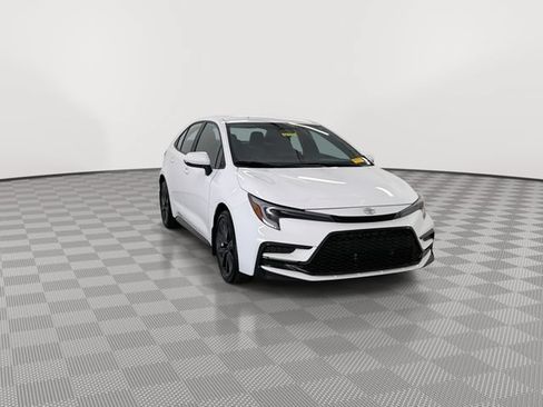Used 2025 Toyota Corolla SE FWD image 2
