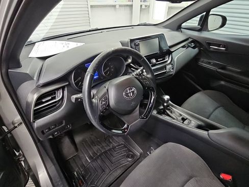 Used 2018 Toyota C-HR XLE FWD image 12