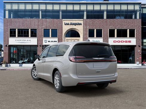 New 2026 Chrysler Pacifica Select FWD image 3