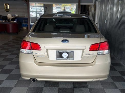 Used 2010 Subaru Legacy 2.5i Limited AWD/4WD image 5