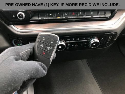 Used 2025 GMC Sierra 1500 SLT AWD/4WD image 3