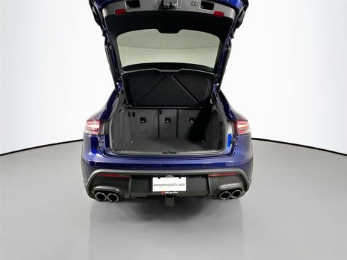 Certified 2026 Porsche Macan AWD/4WD image 36