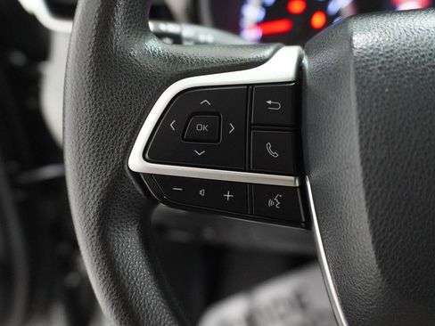 Used 2022 Toyota Highlander L FWD image 10