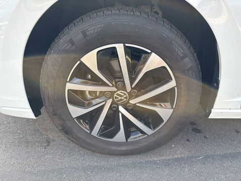 Used 2025 Volkswagen Jetta S image 9