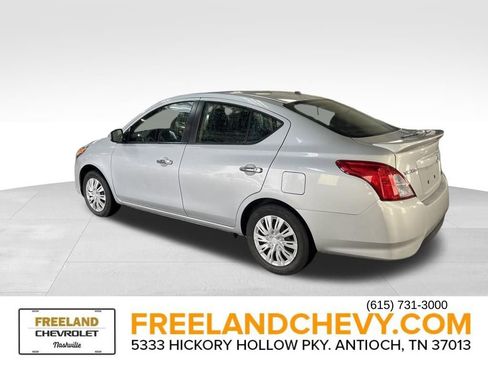 Used 2016 Nissan Versa SV image 4