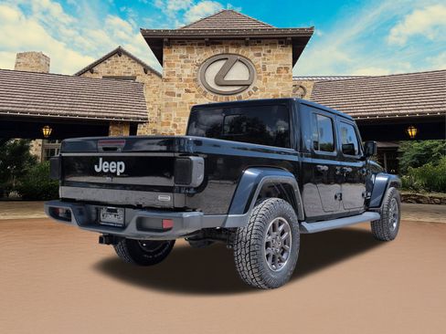 Used 2021 Jeep Gladiator Overland w/ Popular Equipment Package AWD/4WD image 2