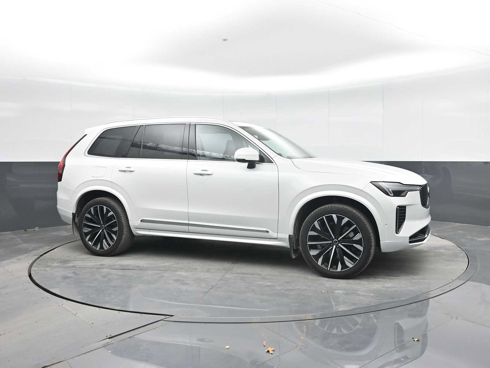 Used 2026 Volvo XC90 B6 Ultra w/ Protection Package AWD/4WD image 8