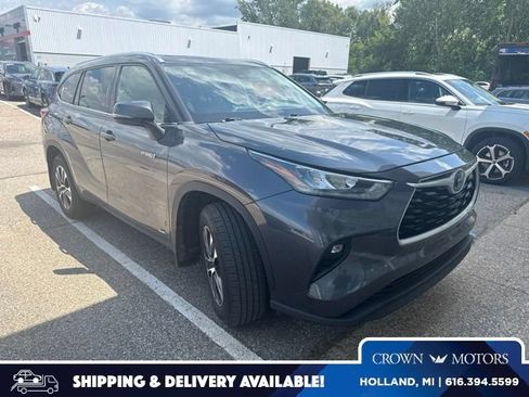 Used 2020 Toyota Highlander XLE AWD/4WD image 1