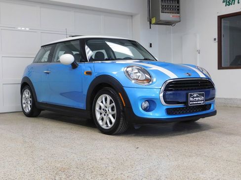 Used 2018 MINI Cooper 2-Door Hardtop FWD image 3