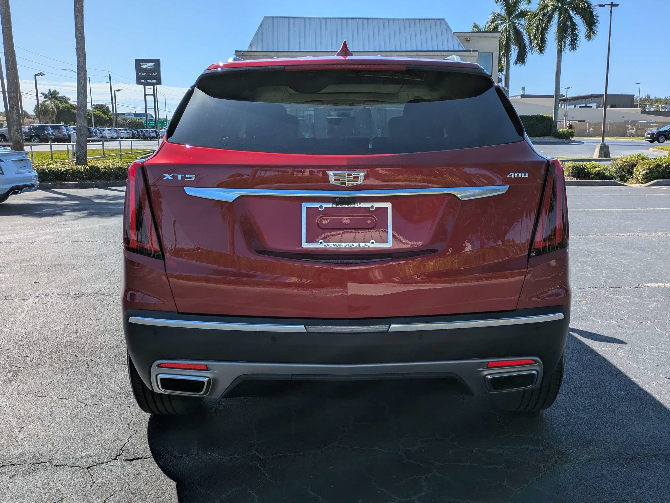 Used 2024 Cadillac XT5 Premium Luxury w/ Technology Package FWD image 4