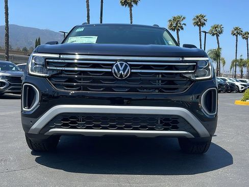 New 2025 Volkswagen Atlas Peak Edition SE image 4