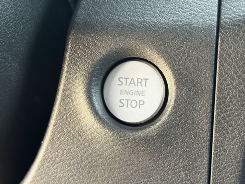 Used 2022 Nissan Frontier 2WD Crew Cab image 18