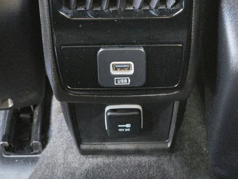 Used 2024 Jeep Compass Latitude image 17