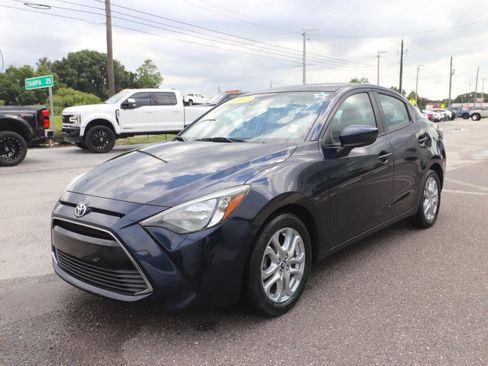 Used 2017 Toyota Yaris iA FWD image 3