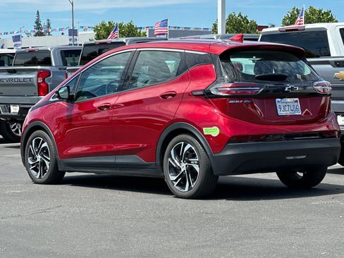 Used 2023 Chevrolet Bolt LT w/ Infotainment Package FWD image 7
