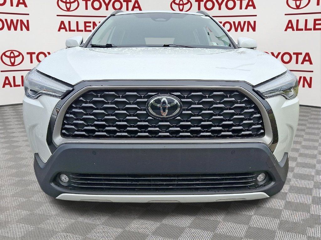 Used 2023 Toyota Corolla Cross XLE w/ Convenience Package AWD/4WD image 2