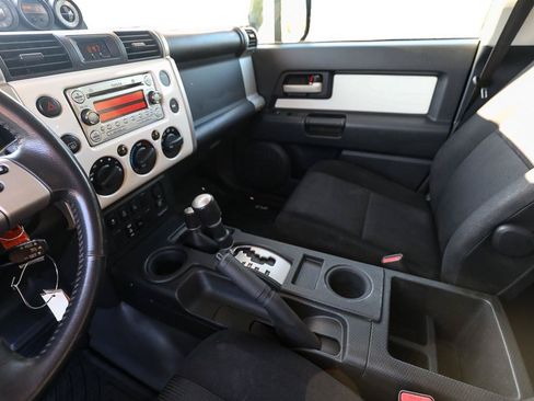 Used 2013 Toyota FJ Cruiser 4WD w/ Upgrade Pkg image 21