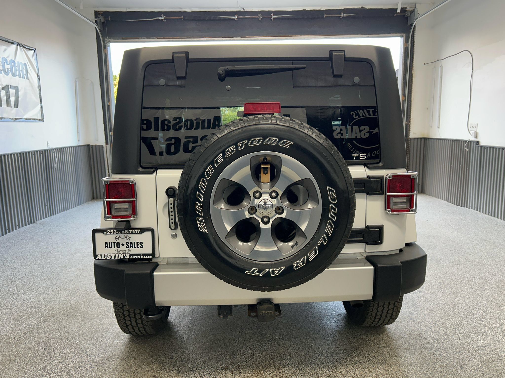 Used 2017 Jeep Wrangler Unlimited Sahara AWD/4WD image 5