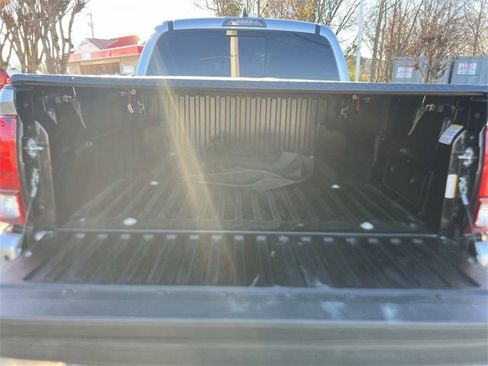 Used 2022 Toyota Tacoma TRD Sport image 22