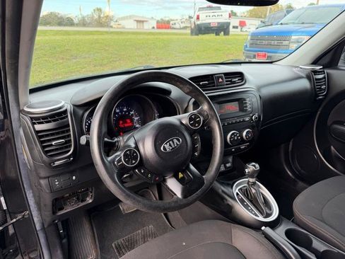 Used 2016 Kia Soul Base 6A FWD image 5