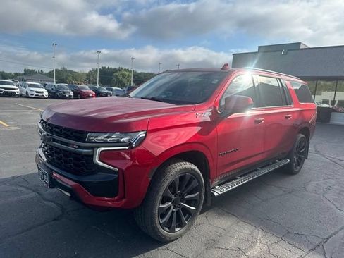 Used 2021 Chevrolet Suburban Z71 AWD/4WD image 3