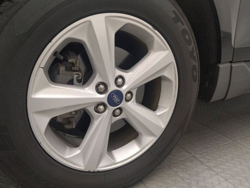 Used 2019 Ford Edge SE FWD image 31