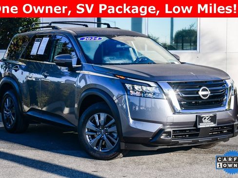 Used 2024 Nissan Pathfinder SV image 1