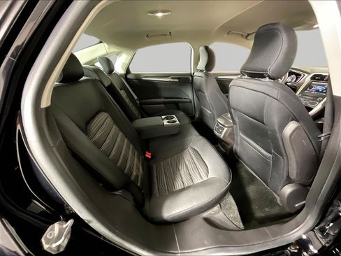 Used 2016 Ford Fusion SE FWD image 25