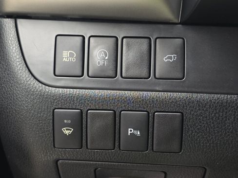 Used 2019 Toyota Highlander Limited FWD image 33