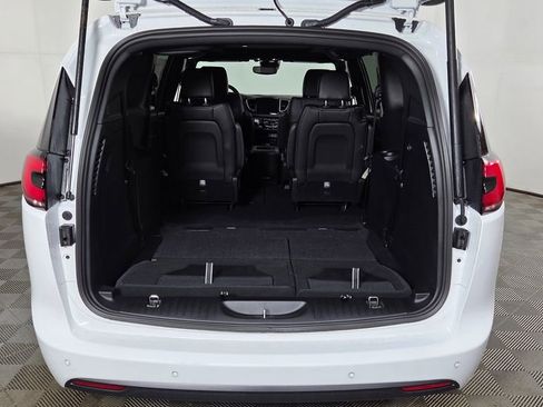 New 2026 Chrysler Pacifica Select image 10