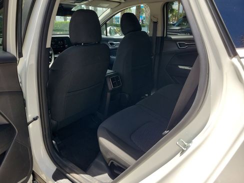 Used 2025 Kia Sportage LX FWD image 8