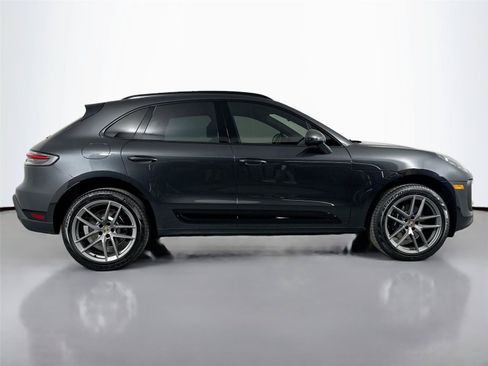 Certified 2026 Porsche Macan AWD/4WD image 8