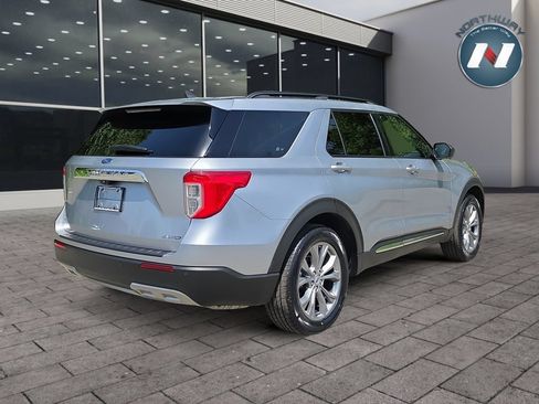 Used 2022 Ford Explorer XLT w/ Equipment Group 202A AWD/4WD image 5