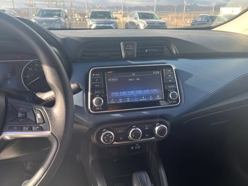 Used 2025 Nissan Versa SV FWD image 17