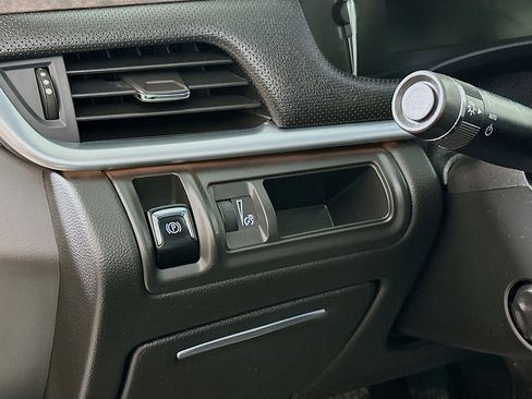 Used 2018 Cadillac XTS Luxury image 10