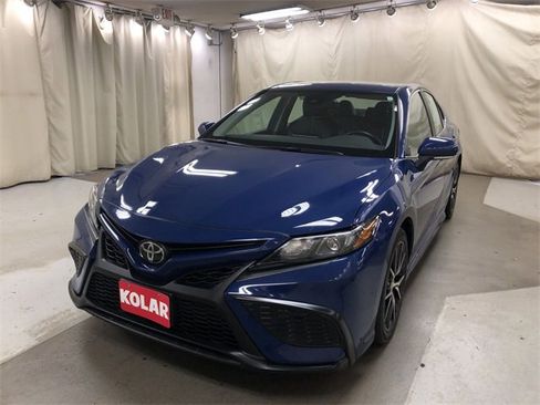 Certified 2024 Toyota Camry SE image 1