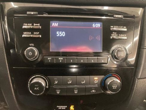 Used 2017 Nissan Rogue S AWD/4WD image 14