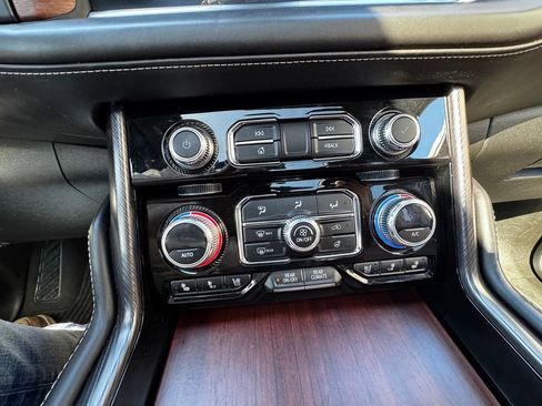 Used 2023 GMC Yukon Denali Ultimate image 24