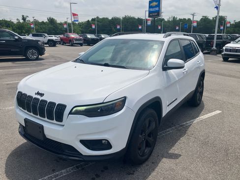Used 2020 Jeep Cherokee Latitude Plus AWD/4WD image 3