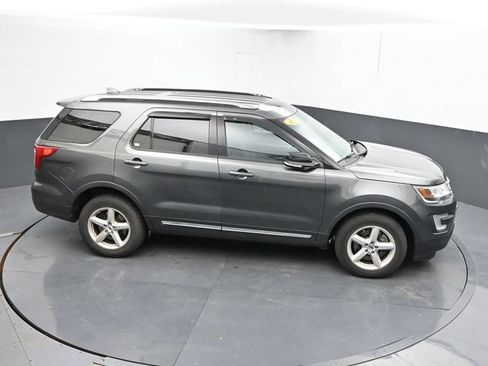Used 2016 Ford Explorer XLT AWD/4WD image 28