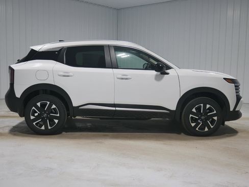 New 2026 Nissan Kicks SV image 4