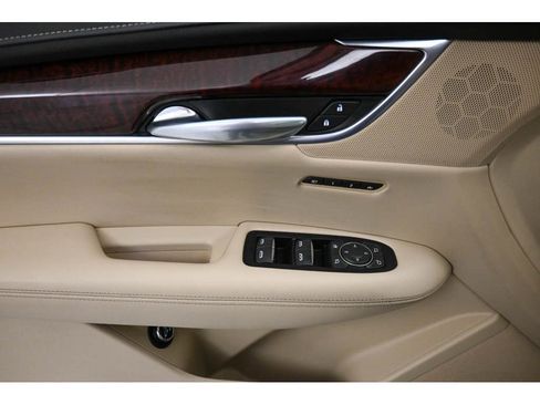 Used 2018 Cadillac XT5 Luxury w/ Driver Awareness Package image 8