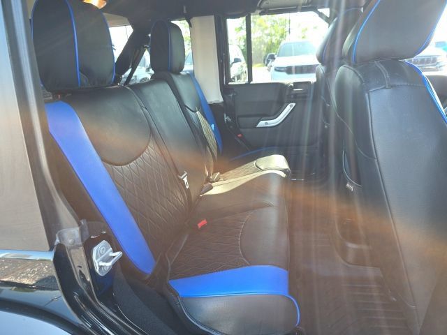 Used 2016 Jeep Wrangler Unlimited Sahara w/ Dual Top Group AWD/4WD image 34