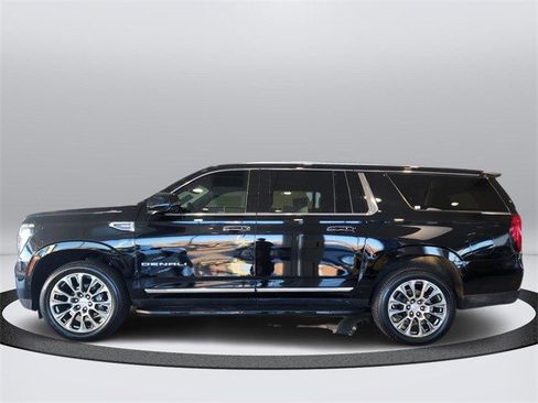 Certified 2025 GMC Yukon XL Denali image 2