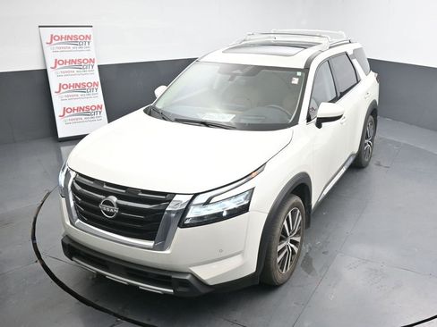Used 2024 Nissan Pathfinder Platinum w/ Cargo Package image 12
