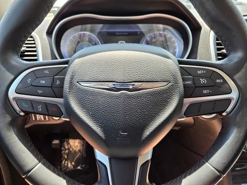 Used 2015 Chrysler 300 Limited RWD image 29