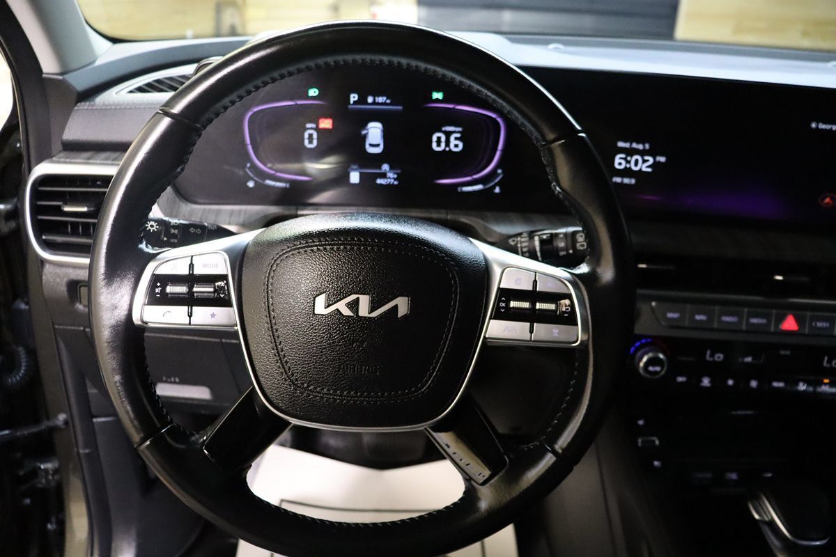Used 2024 Kia Telluride EX w/ EX Captain's Chair Package FWD image 33